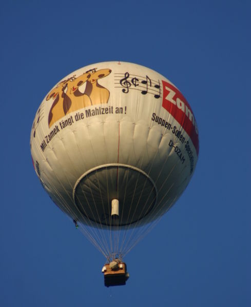 Сучасна газозаповнена повітряна куля D-OZAM в Гельзенкірхені.