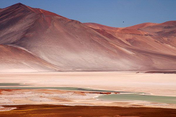 Родовище чилійської селітри в пустелі Атакама (Чилі)